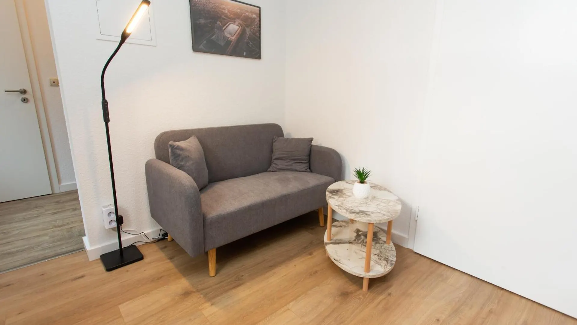 Gorilla Apartments Im Zentrum - Highspeed-Wlan 1St Floor Leipzig 0*,  Germany